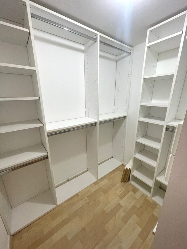 Building Photo - 175 E Delaware Pl