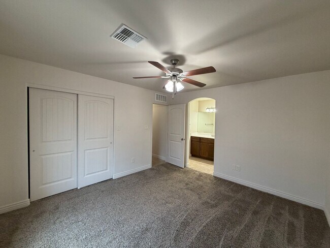 Building Photo - NICE 3 BED BATH WITH SOLAR!