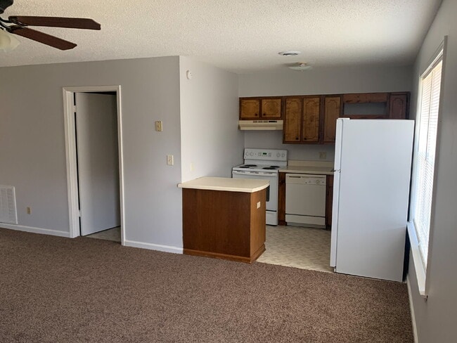 Building Photo - 523 Hutchens Rd