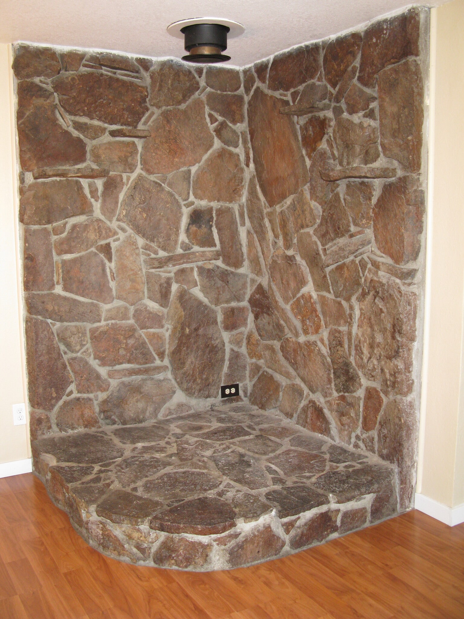 Building Photo - 305 S 5th St W