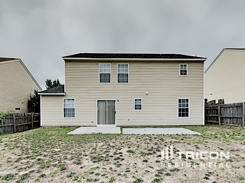 Building Photo - 415 Fox Trot Dr
