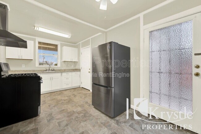 Building Photo - 1047 Valle Vista Ave