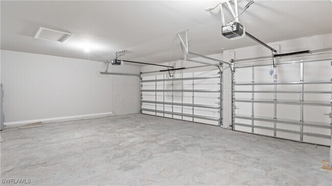 Building Photo - 1903 Cape Coral Pkwy W