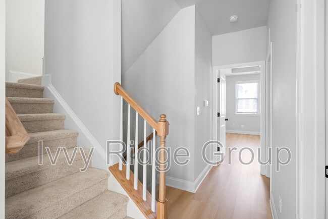 Building Photo - 2538 Lydia Ave