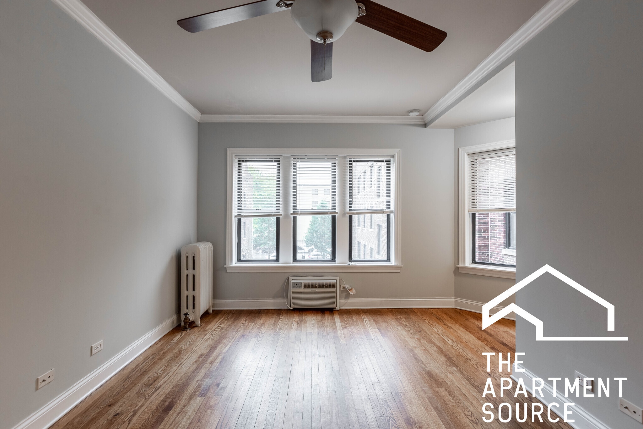 Building Photo - 742 W Addison