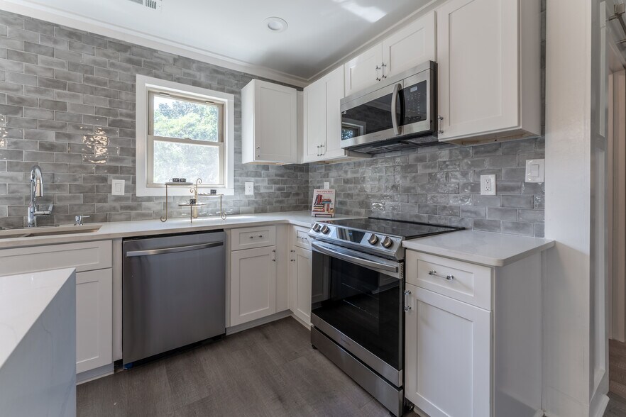 Building Photo - 176 Stanhope Cir NW