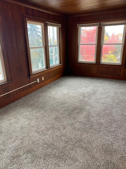 Building Photo - 16 S 19th Ave E