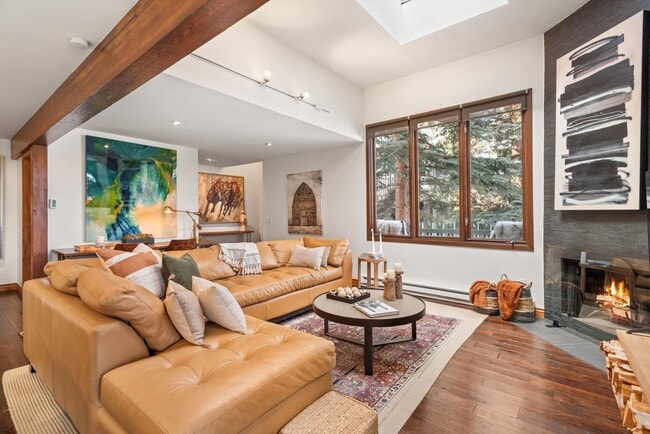 Building Photo - 382 Meadow Ranch Rd