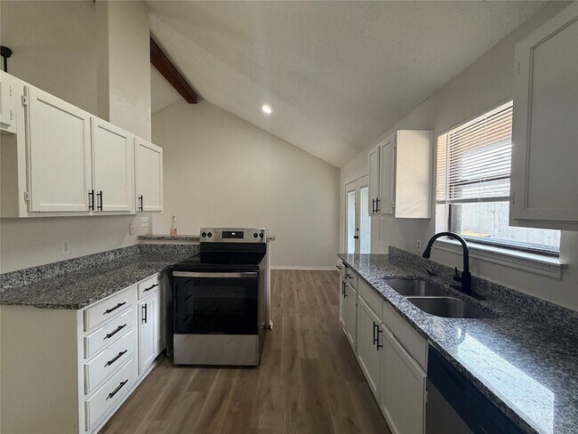 Building Photo - 418 S Las Vegas Trail