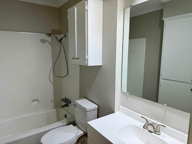 Building Photo - 3019 Magnolia Pl