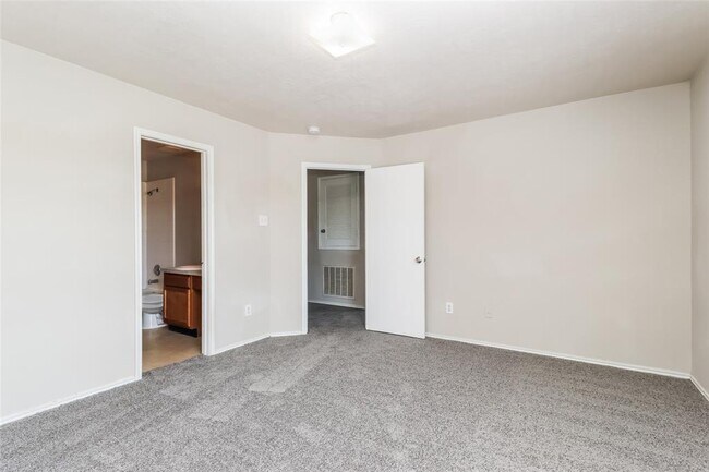 Building Photo - 21202 Linden House Ct