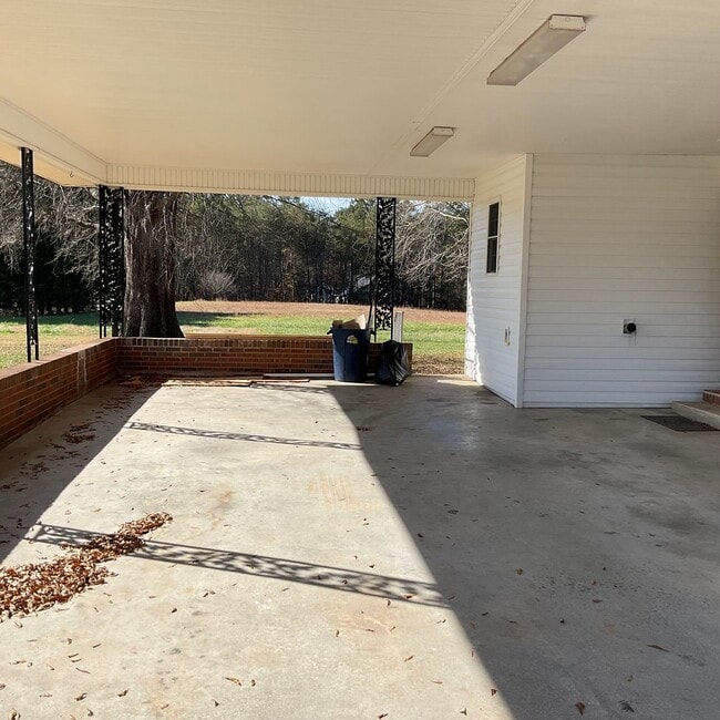 Building Photo - Brick Ranch Style home with 3 Bedrooms, 2.5 Baths, Full Unfinished Basement In Iron Station NC