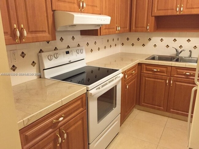 Building Photo - 9301 SW 92nd Ave