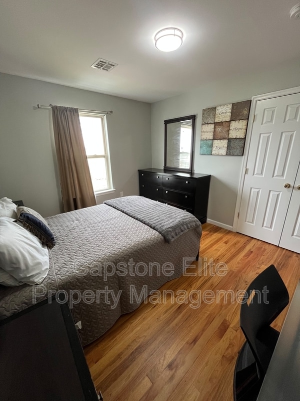 Building Photo - 255 - 257 NJ Railroad Ave #2