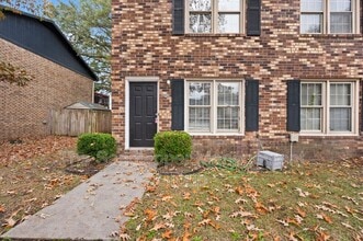 Building Photo - 28 Crosscreek Dr