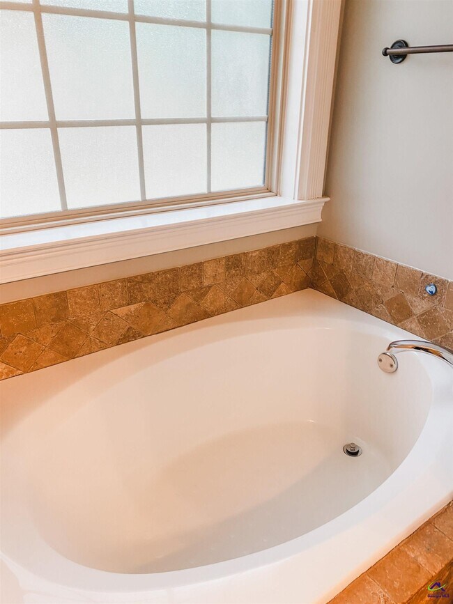 Building Photo - 609 Wooden Eagle Trail