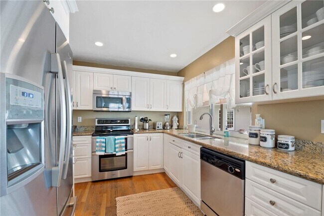 Building Photo - Beautiful home in quiet neighborhood