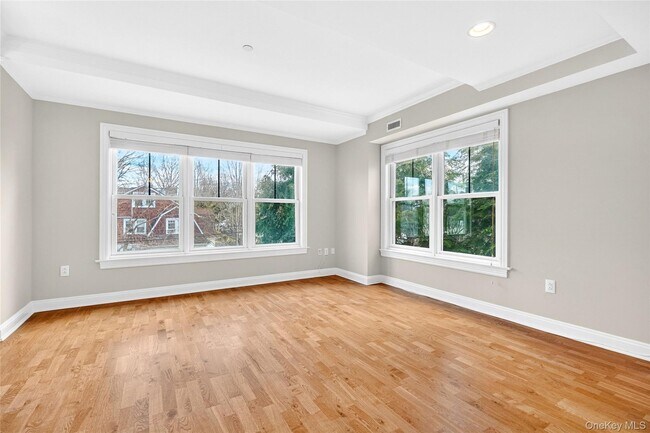 Building Photo - 225 Stanley Ave