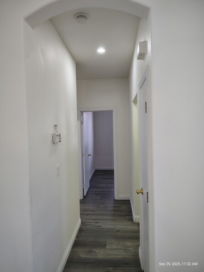 Building Photo - 5526 Cresent Valley St