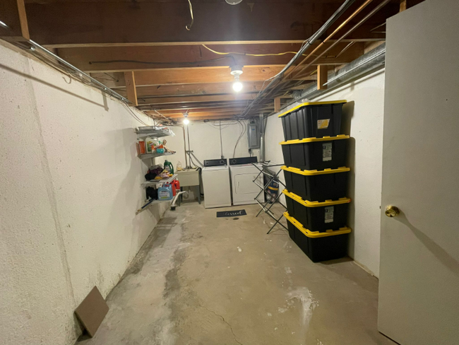Building Photo - 39613 Village Wood Ln