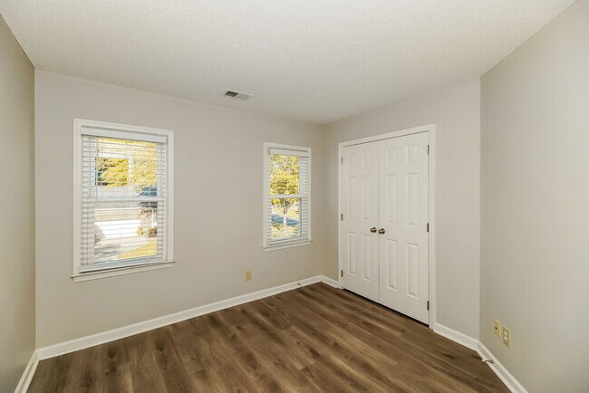 Building Photo - 719 Trailing Rock Dr