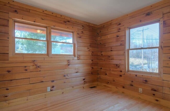 Building Photo - 550 Colhoun| Move In Ready!