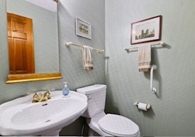 Building Photo - 3 Bedroom / 3.5 Bath House in Peoria