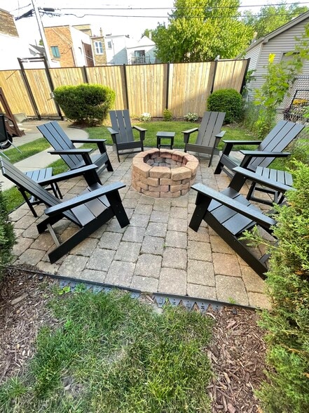 Building Photo - 2025 W Erie St