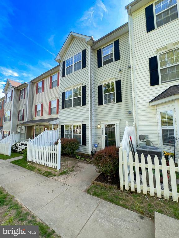 Primary Photo - 1632 Briarview Ct