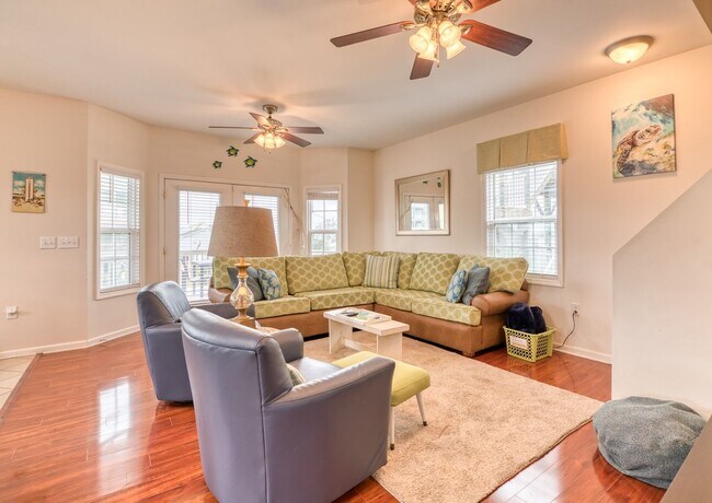 Building Photo - DOG FRIENDLY FURNISHED OFF-SEASON RENTAL A...