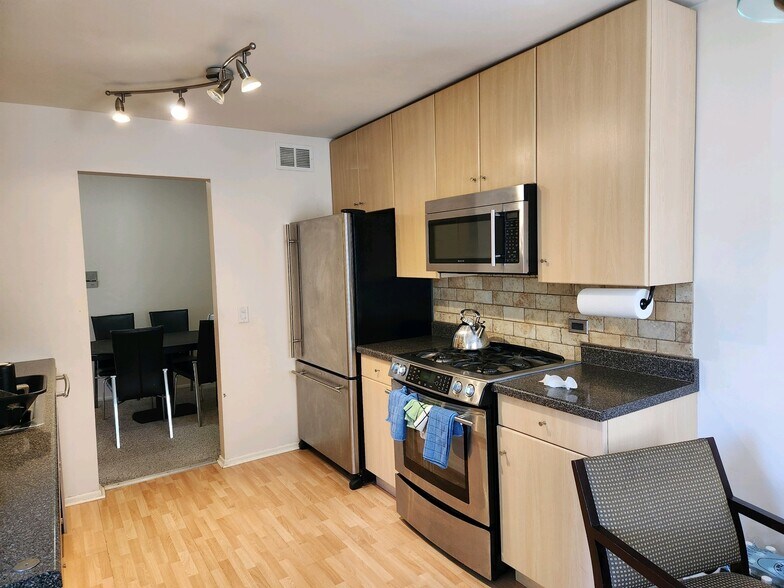 Building Photo - 1021 Boxwood Ct
