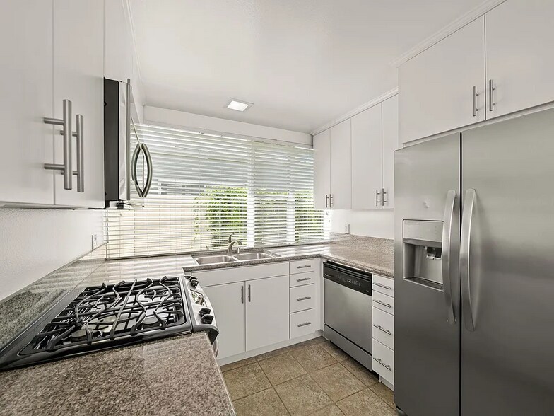 Building Photo - 4174 Del Mar Ave