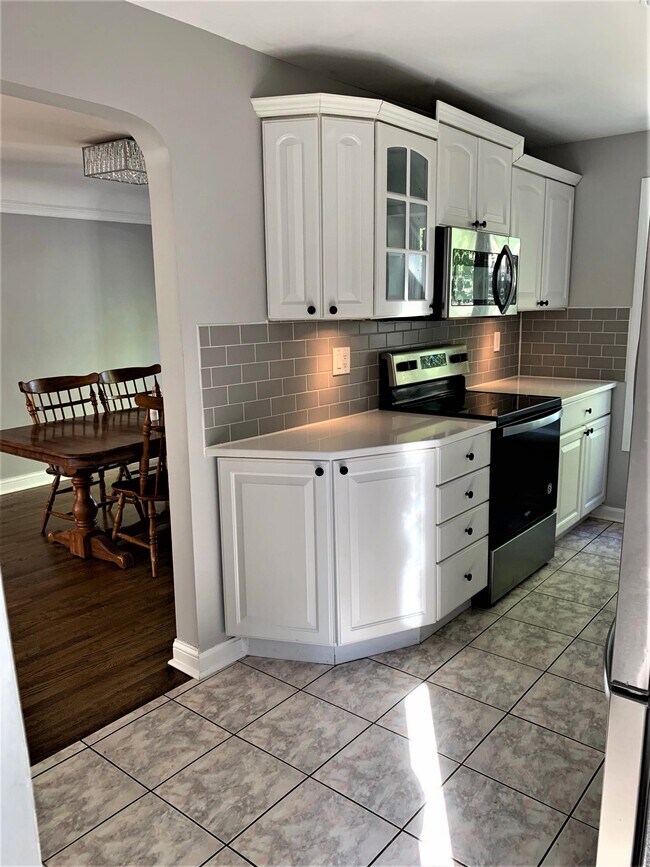 Building Photo - 6422 Fairhurst Ave