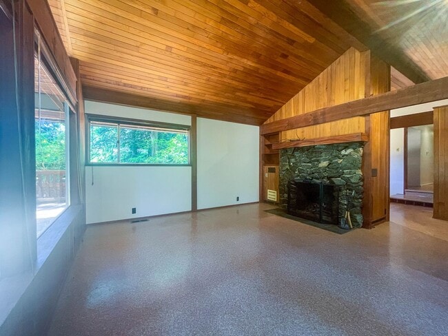 Building Photo - 3Bd/2.5Ba Edmonds Home