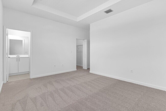 Building Photo - 2660 SE 28th St