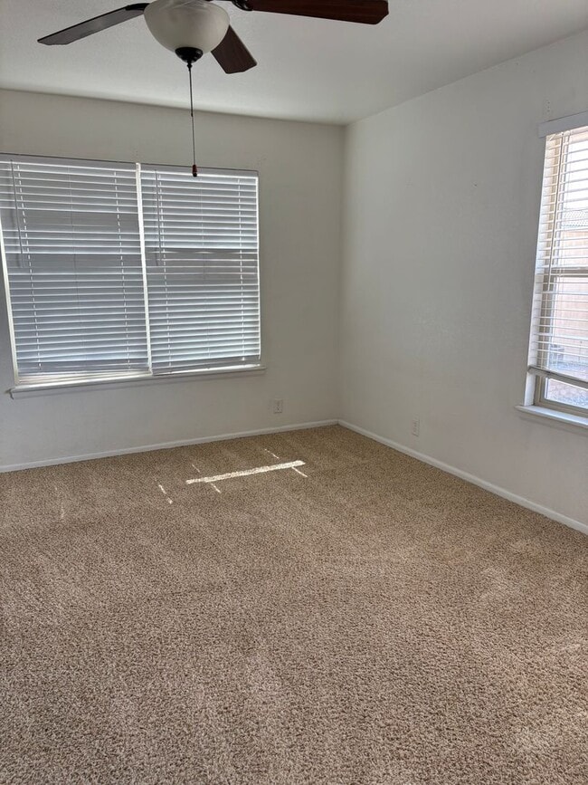 Building Photo - 1 Bedroom/1 Bathroom Off Barnes and Oro Blanco $1300