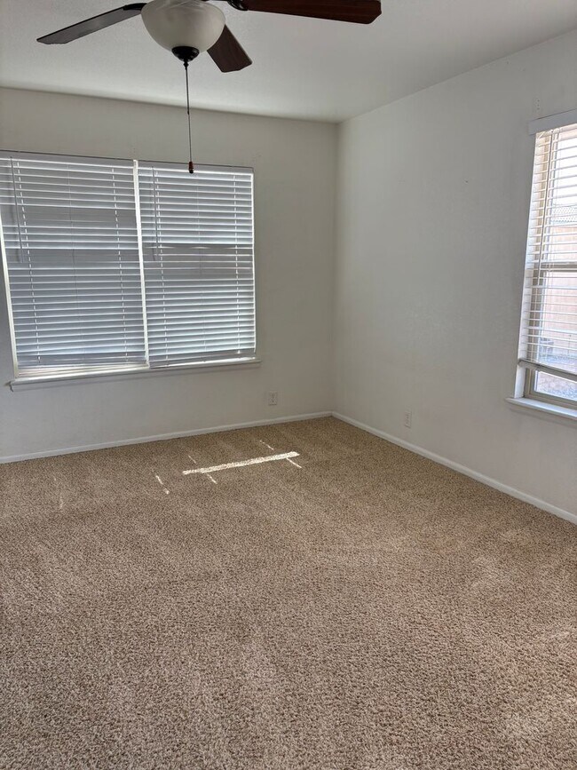 Building Photo - 4385 Oro Blanco Dr