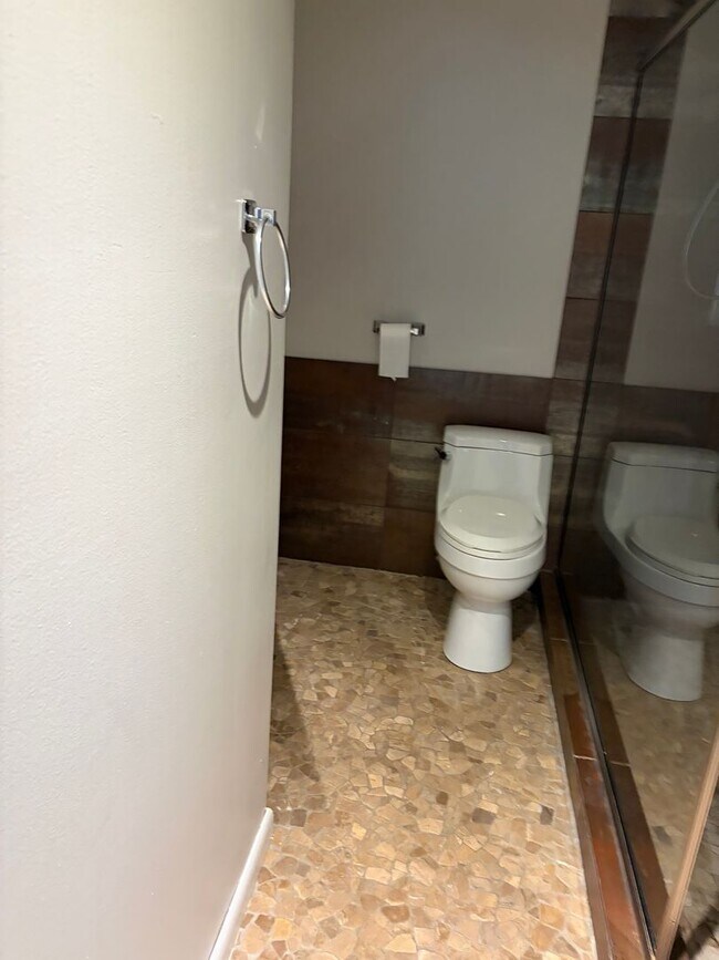 Building Photo - REMODELED NW RALEIGH 3 BEDROOM CONDO IN MARTINIQUE--SWIMMING POOL- UPDATED PRIMARY BATHROOM