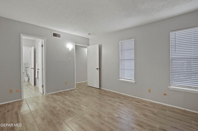 Building Photo - 6201 Escondido Dr