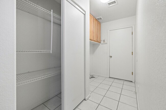 Building Photo - Nice Rita Ranch Home - Vail School District