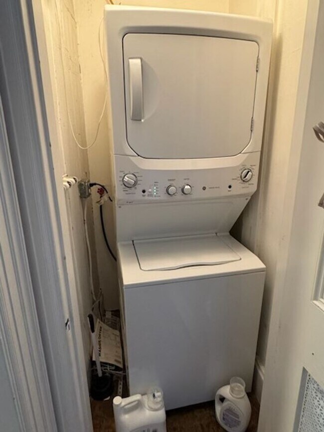 Building Photo - AWESOM 3 bed 3 bath in Brookline!!