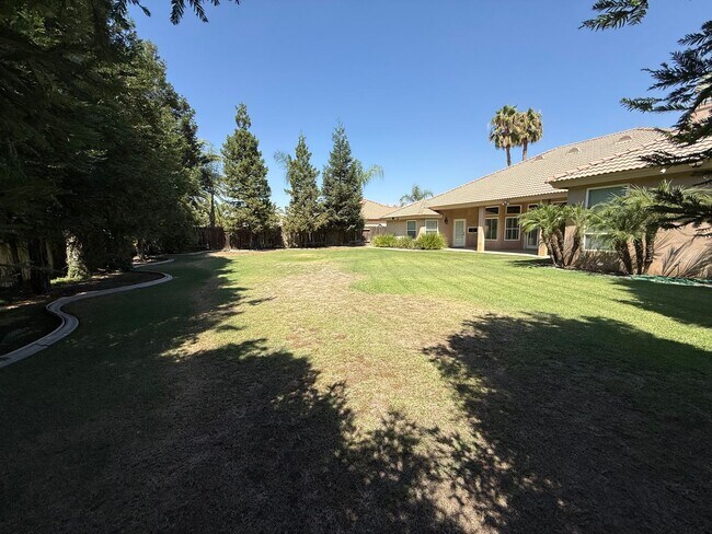 Building Photo - Stunning home in NW Bakersfield!