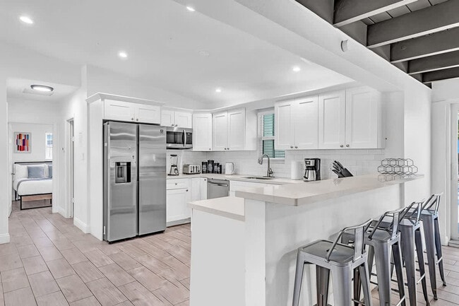 Building Photo - 1568 NE 35th St