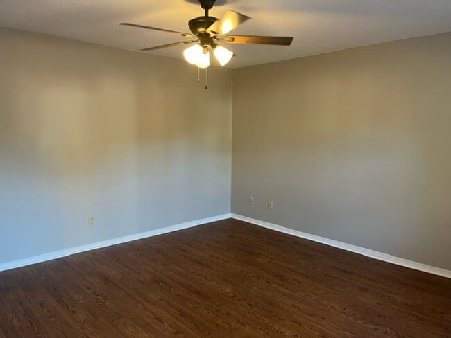 Building Photo - 50 Lynnwood Cove