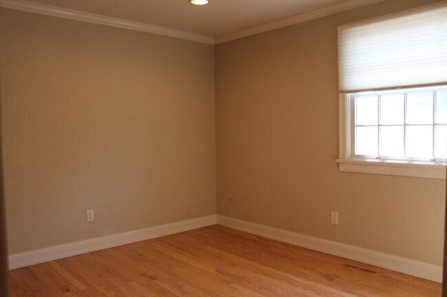 Building Photo - Gorgeous 2 Story Home in Columbine West!