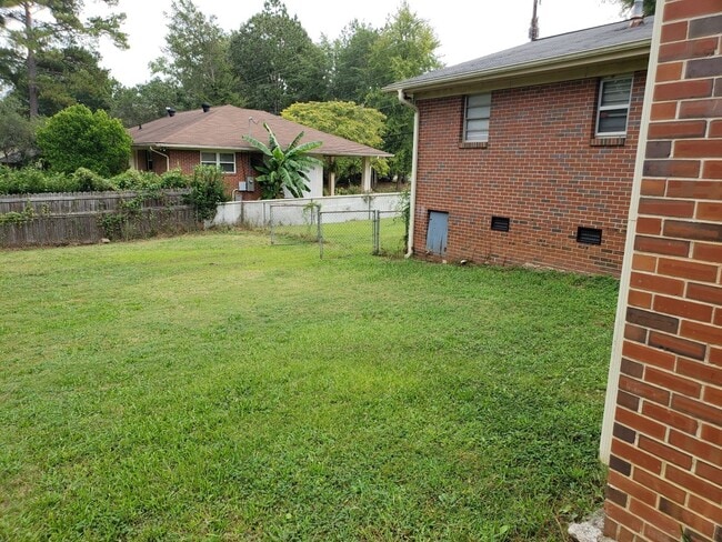Building Photo - 1905 28th St
