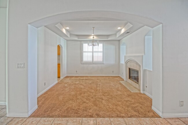Building Photo - VERY SPACIOUS, BRIGHT & AIRY HOME W/ UNIQU...