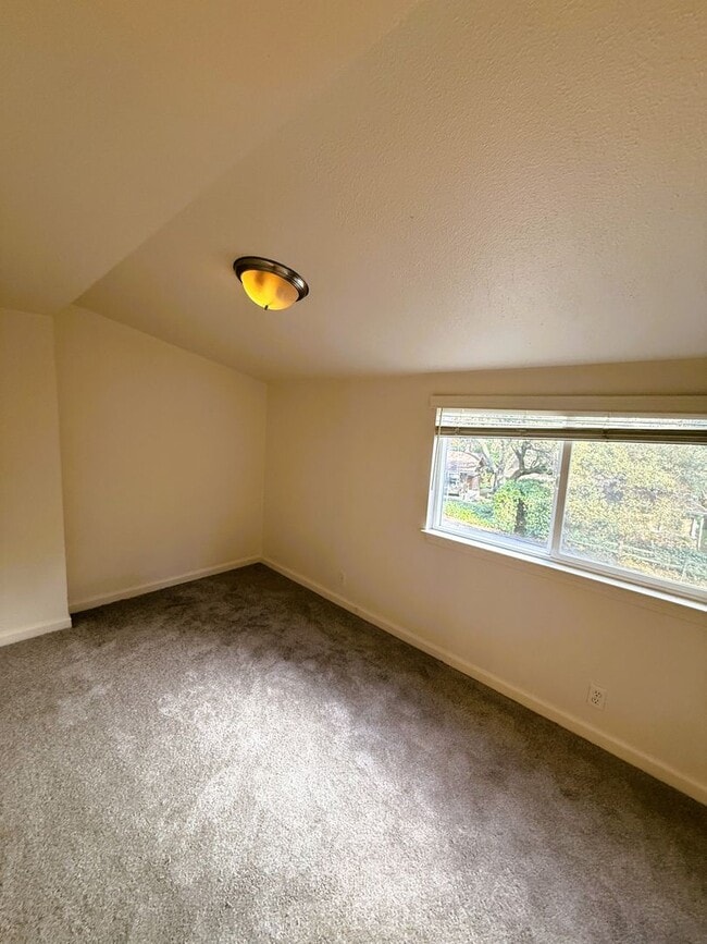 Building Photo - 17353 Park Ave