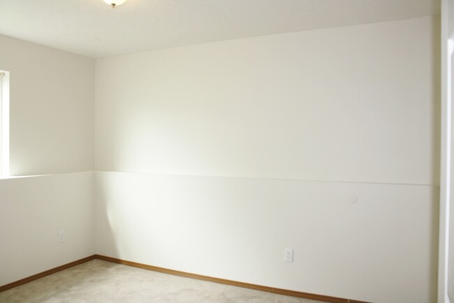 Building Photo - 419 N Arbutus Ave
