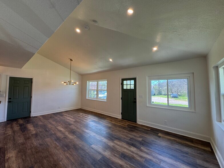 Building Photo - 1712 Vada Cir